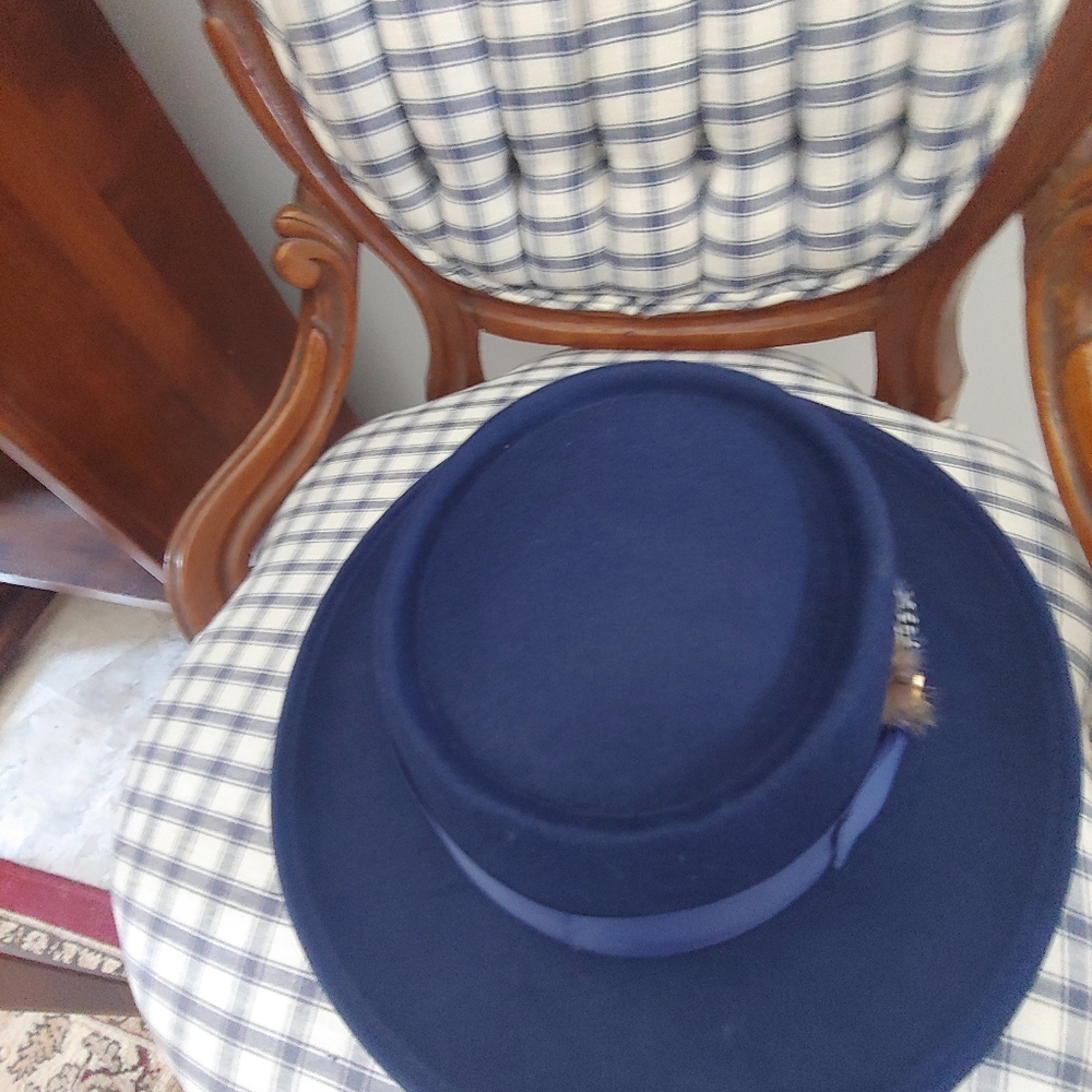New Boler Hat New Without Tags Belly Hat unisex